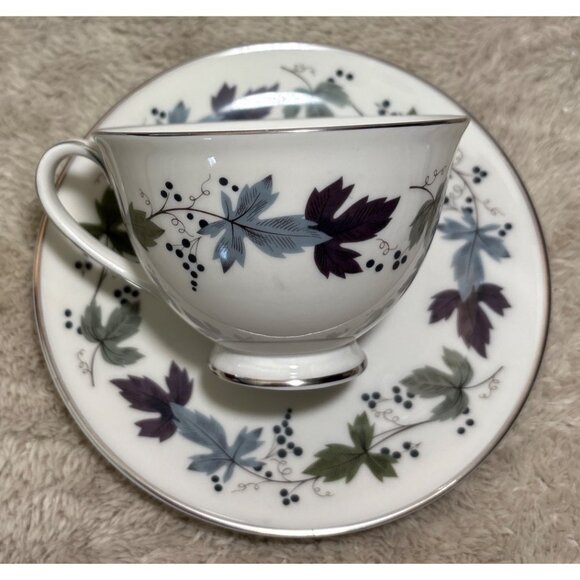 Royal Doulton Cups & Saucers TC1001 Translucent China Burgandy 3 Cups 4 Saucers - Picture 2 of 12